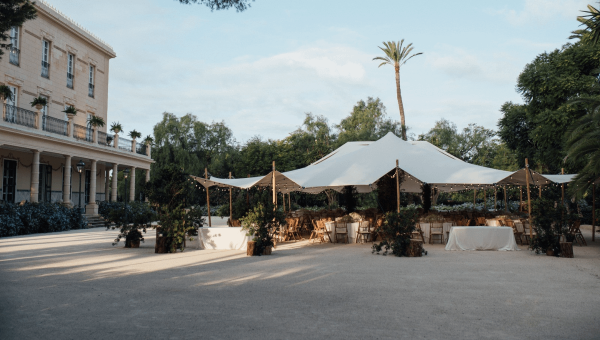 stretch tent